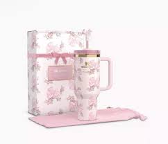 The Stanley x LoveShackFancy Holiday Quencher 40 OZ – Rosa Beaux Pink
