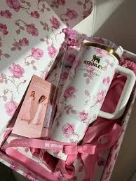 Stanley x LoveShackFancy Holiday Quencher 40 oz Tumbler – Rosa Beaux Pink | Limited Edition Insulated Bottle